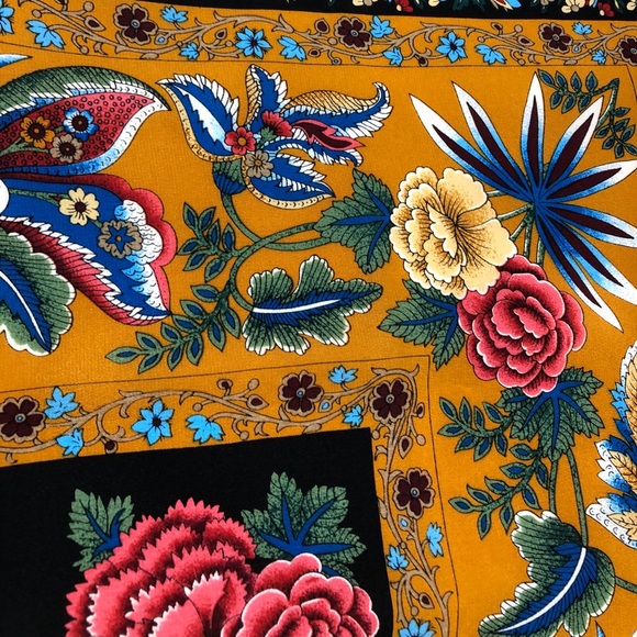 Bill Blass 100% silk scarf - Picture 8 of 10